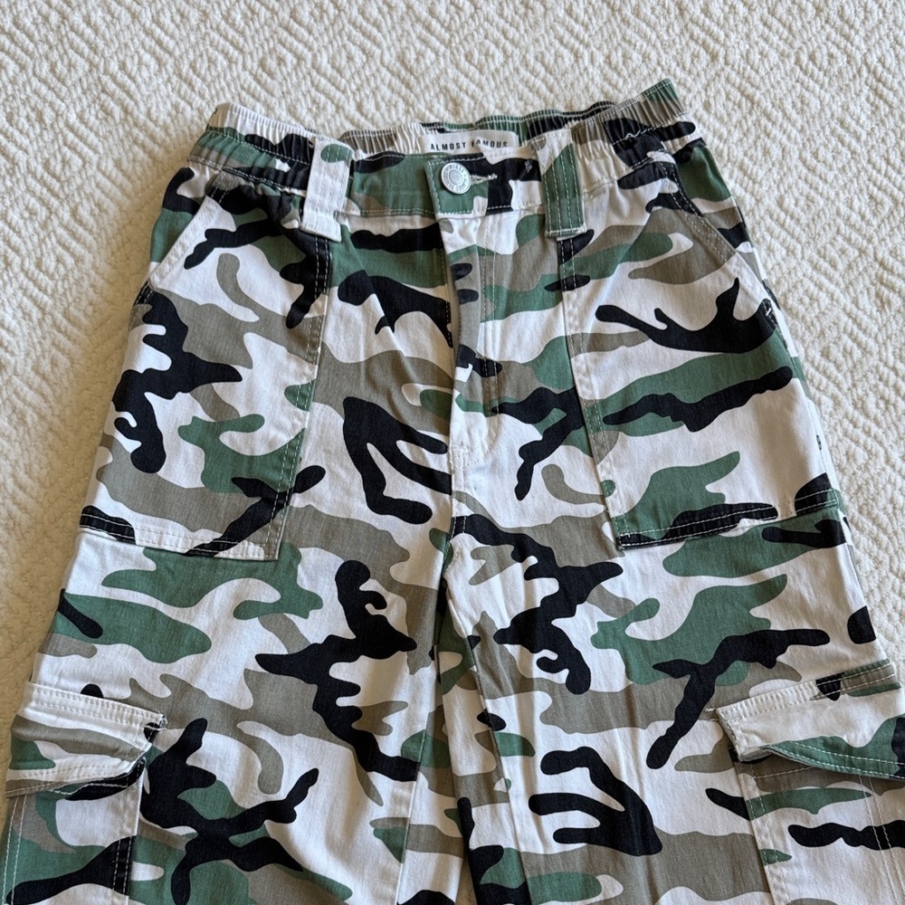 Almost Famous Camouflage Wide Leg Pants Sz S - Picture 4 of 7